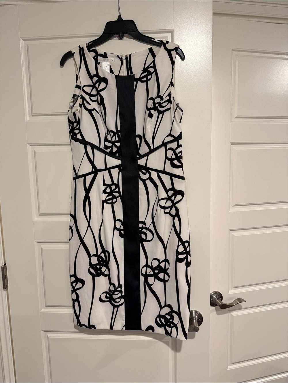 London Times Black and White Floral-Print Midi Dress